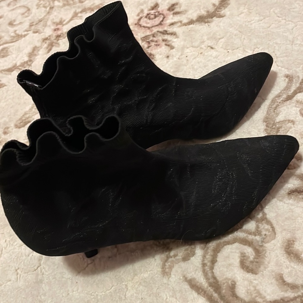 Black kitten heel boot. Bought from DSW. Great condition. Used 2 times